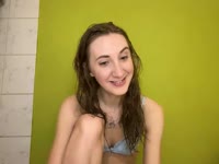 Hey jij... nieuwsgierig naar meer? Een 28-jarige geile moeder en alles behalve de standaard MILF. Klein en slank, maar 100% naturel... en ik hou ervan om bekeken te worden. Mijn spel is simpel: jou plagen tot je het niet meer houdt... laat mij je dag wat heter maken. In privéchat ga ik topless, wil je mij helemaal naakt zien en samen met mij spelen? Dan moet je naar VIP gaan.