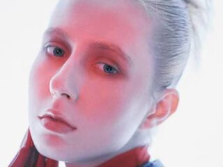 cam girl playing with vibrator HeidiGlowinski
