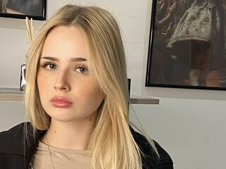 cam girl playing with sextoy MarnieRhyner