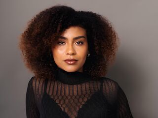 fingering webcamgirl NayaMilanoo
