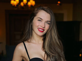 fingering girl cam QuinnTakara