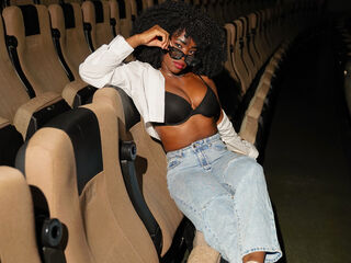 naughty camgirl masturbating with vibrator SerenaGolden