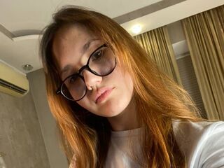 girl showing tits SilvanaTopps