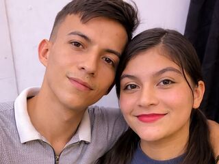 camgirl giving blowjob TaniaAndDixon