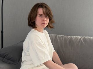 cam girl spreading pussy AislyCure