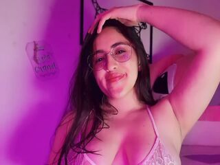hot strip tease cam AmyVele