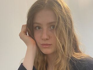 naked girl with webcam masturbating with dildo AuraTyce