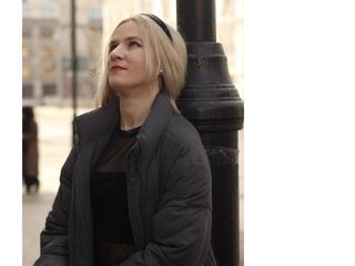 chat with cam CarinGoodwin