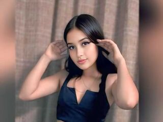 topless webcam girl CarolinneMitchel