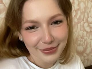 camwhore fingering shaved pussy ChunYundt