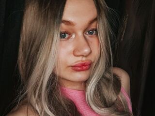 camgirl masturbating with vibrator CirillaAkerman