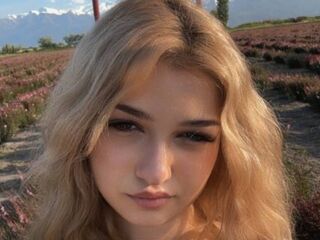 nude camgirl pic CloudyFox