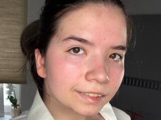 camwhore masturbating with sextoy DaisyMolen