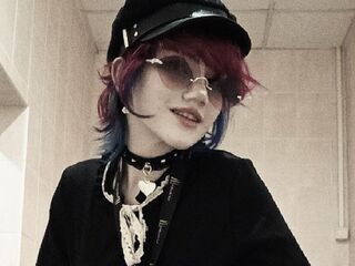 topless camgirl ElanorCiolek