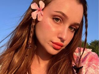 camwhore spreading pussy ElisaHeathe