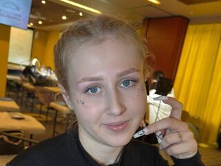 nude cam photo EmelinaKrider