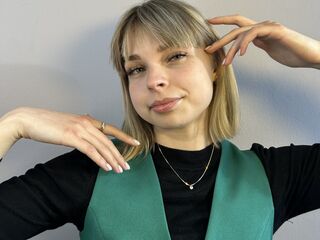 hot cam whore EmelineBurrough