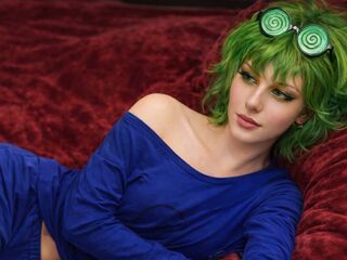 topless webcamgirl EmilyWaru