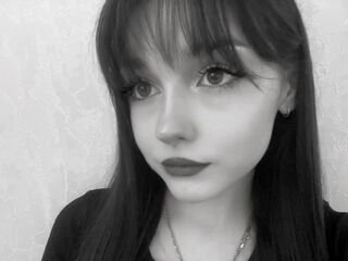 camgirl masturbating with sex toy EvelynnCaillouet