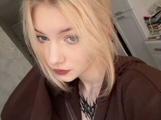 topless camgirl HellenHornny