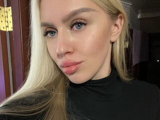 camgirl playing with dildo JudiJadore
