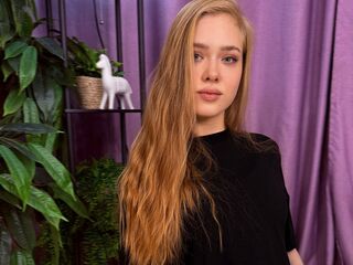 camslut topless JuliMiu