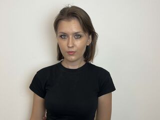 naughty cam girl fingering pussy KariErpelding
