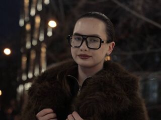 camgirl masturbating with dildo LatanyaDunkley