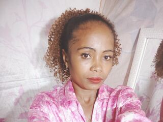 cam girl masturbating with vibrator LayahMorgane