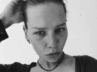 free web cam chat LeeanneYepes