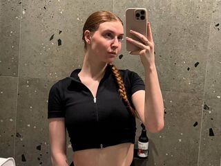 naked cam girl picture LessieNunz
