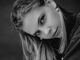 camgirl fingering shaved pussy LilithTinshemet