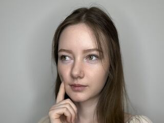 girl chat room LinaBrossardie