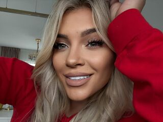 camgirl masturbating with vibrator LorennaRyan