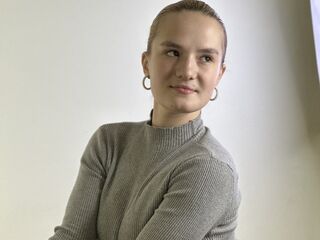 naked cam girl LorrianePytko