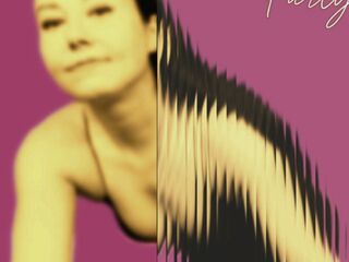 camgirl showing tits LucyLevatto