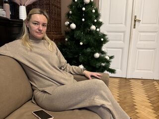 free nude live show LyannaBlaze