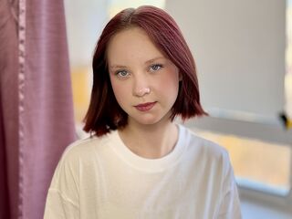 camslut topless MaisieMundhenk