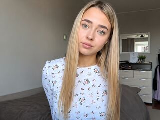 naughty cam girl masturbating with dildo MarianaBrookman