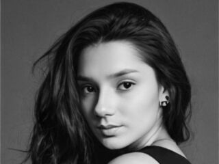 cam strip tease MaybelleMenjes