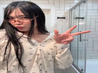 naked webcam girl masturbating MilaEva