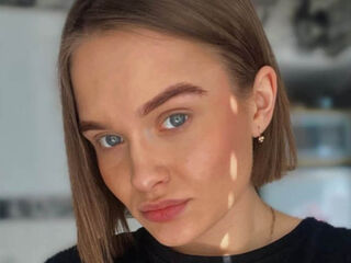 cam chat room MyriamQuinnan