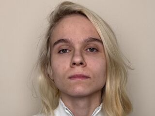 camwhore fingering shaved pussy PoulaShade