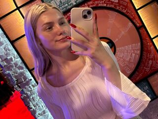 cam girl playing with vibrator RandiBurnard