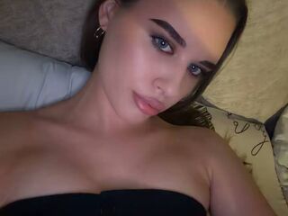 cam show RhiannonJumper