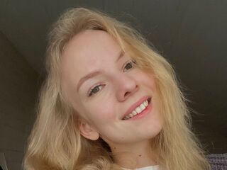 camwhore masturbating with sextoy RonaFichtner