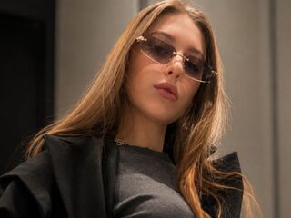 camwhore spreading pussy RosamondLaich