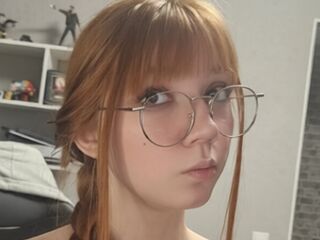 naked camgirl masturbating with vibrator RozellaBouch