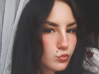 camgirl masturbating with dildo SadeLanden