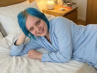 camslut showing tits SundaySchwind